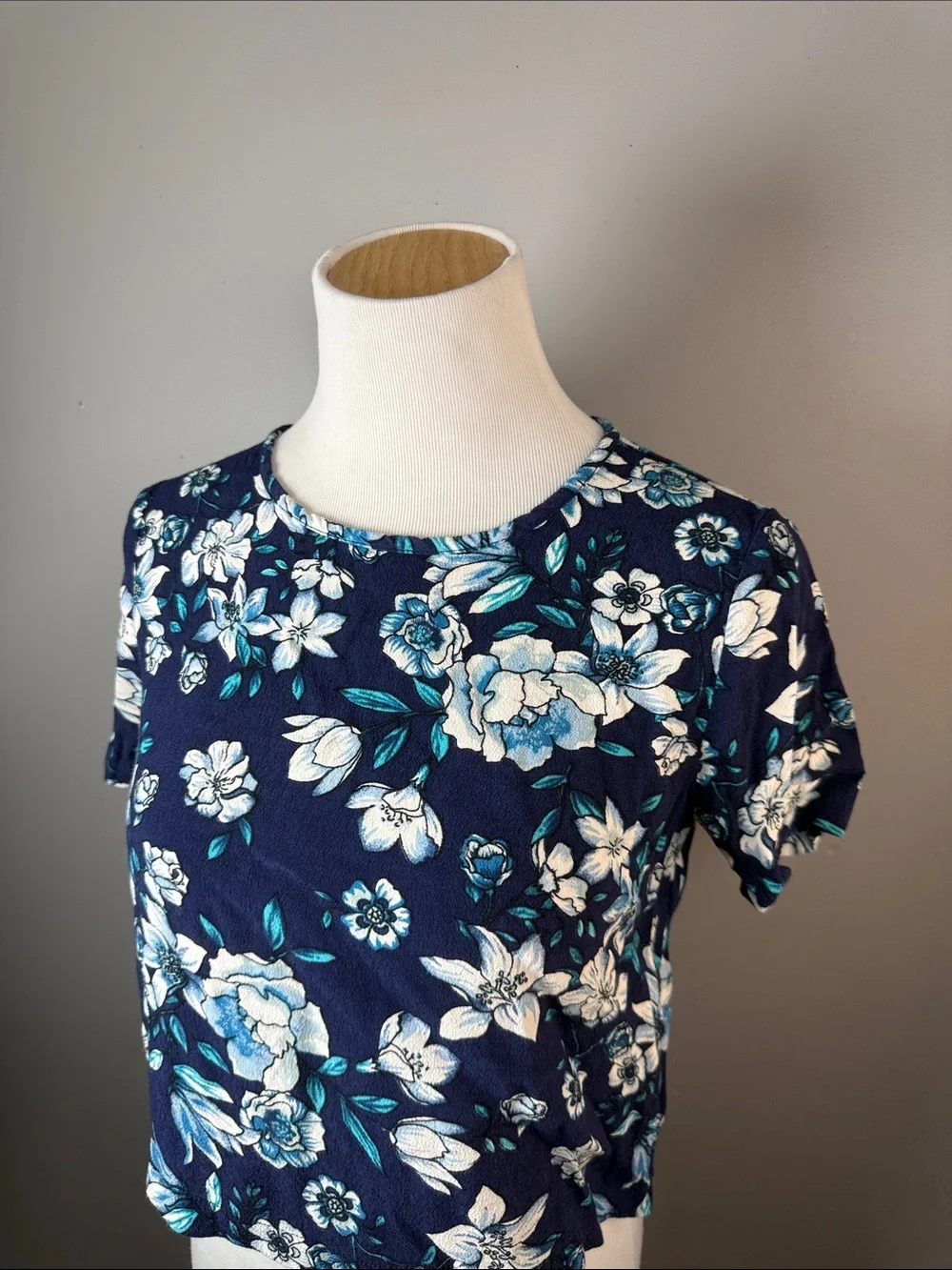 Floral Navy Short Sleeve Crop Top